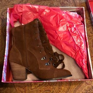 Chinese Laundry 8.5 Boho Suede leather boots
